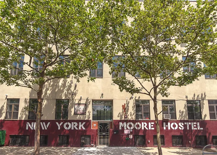 Hotel near College: Ny Moore Hostel