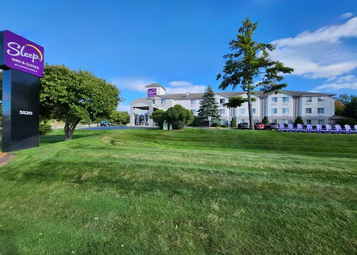 Family Hotel: Sleep Inn & Suites Bay View Acme - Traverse City