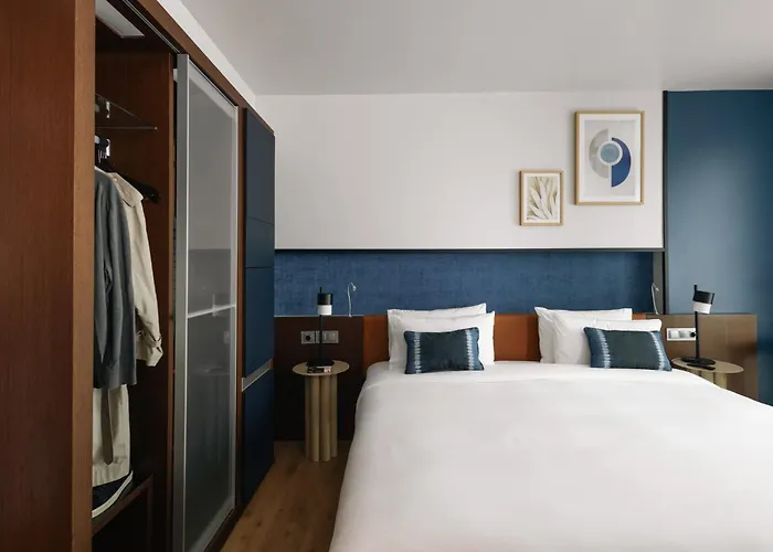 Hôtel pour familles: Crowne Plaza Madrid - Centre Retiro By Ihg