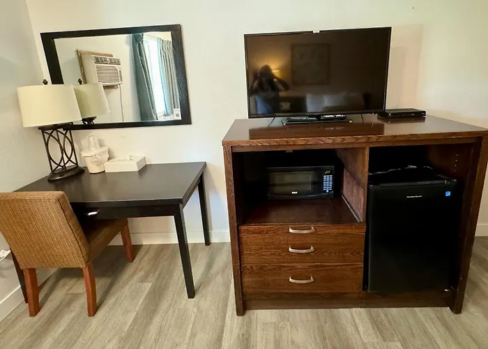 Cheap hotel: Swiss Village Inn