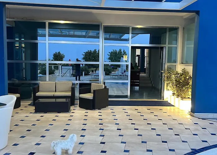 Damavi Hotel