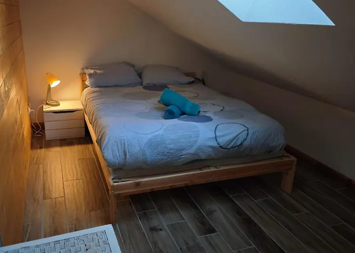 Chambre d'hôte chez Thibault à proximité des pistes 200 M départ depuis le Fournet et nombreux itinéraires de randonnées au pied de l'immeuble