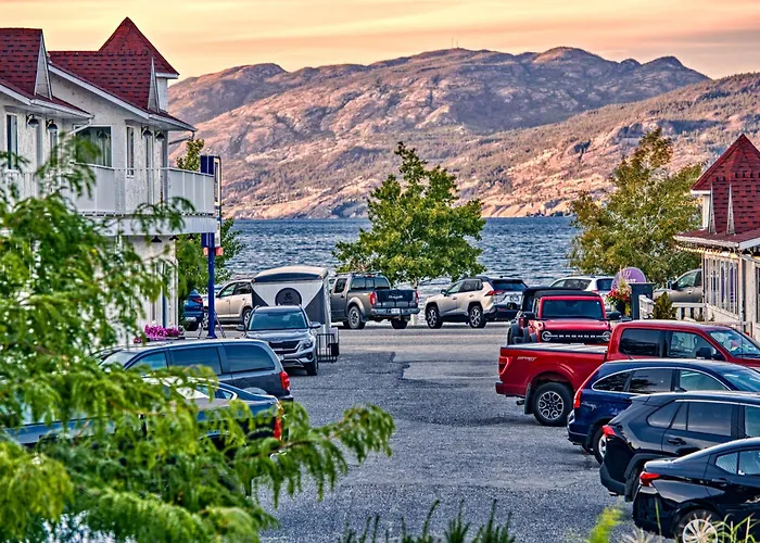 Hotel: Kettle Valley Beach Resort