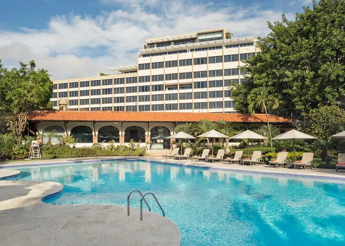 El Embajador, A Royal Hideaway