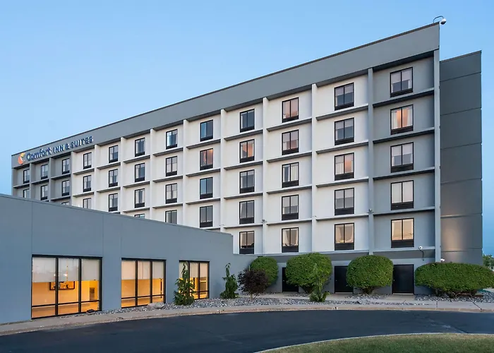 Golf hotel: Comfort Inn & Suites Buffalo Airport