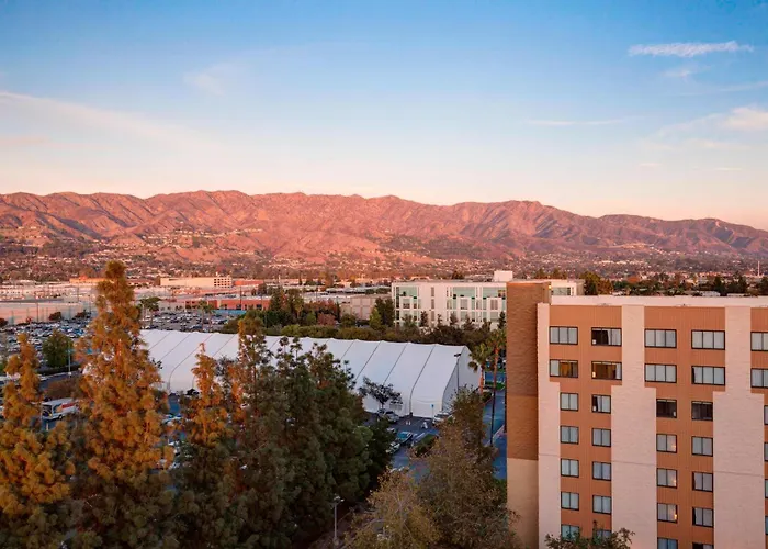 Pet Friendly hotel: Los Angeles Marriott Burbank Airport