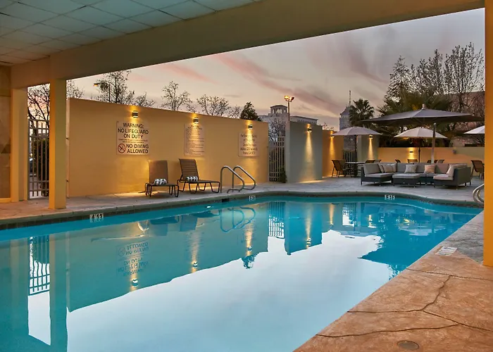Doubletree By Hilton Fresno Convention Center