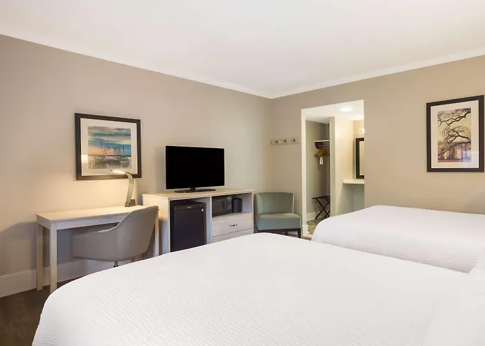 Best Western Sea Island Inn