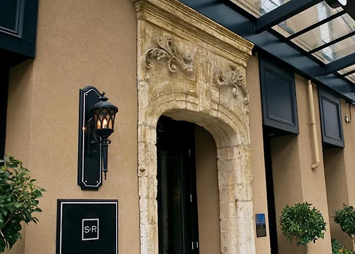 Motel: The St. Regis Hotel