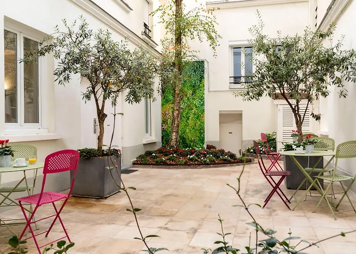 Family Hotel: Hotel Lecourbe, Paris Tour Eiffel