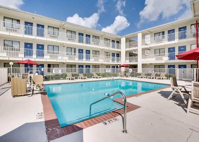 Cheap hotel: Motel 6-Columbus, Oh - West