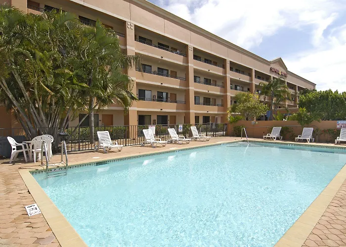 Super 8 By Wyndham Fort Myers