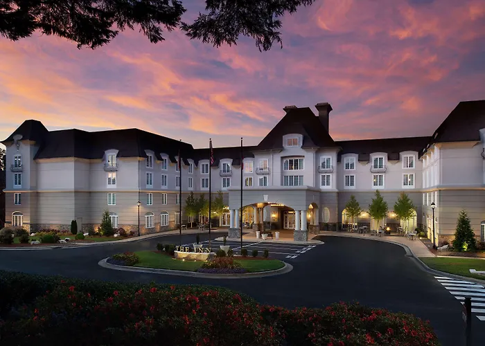 Hotels with pool Chateau Elan Winery