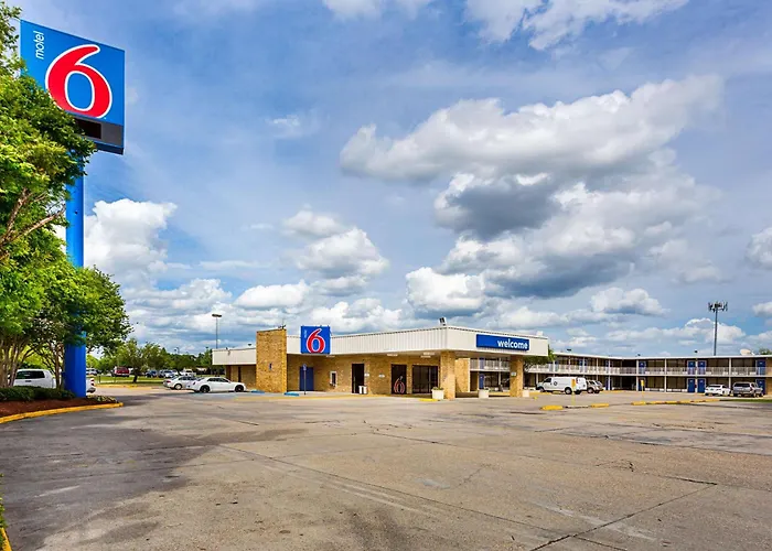 Pet Friendly hotel: Motel 6 Baton Rouge Southeast
