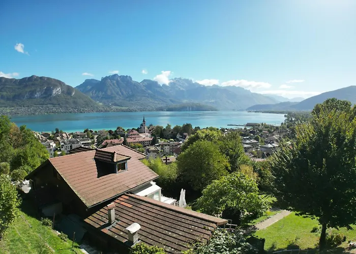 Venez Chez Vous La Maison Bleue