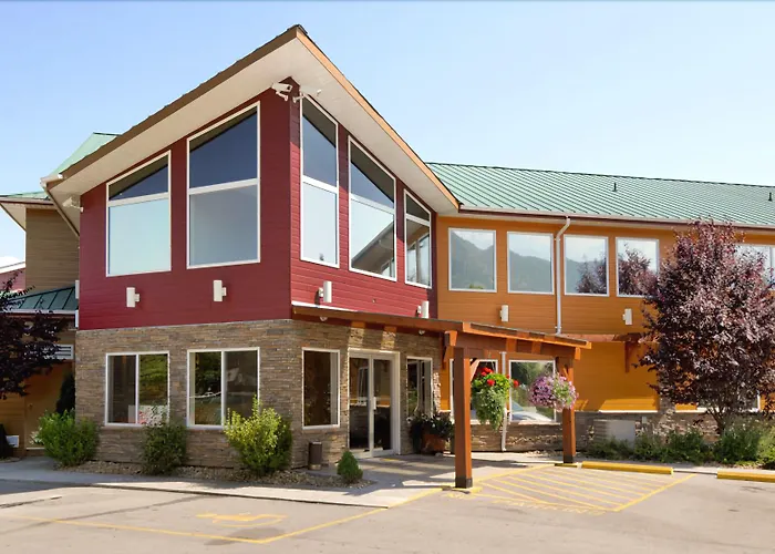 Hotels Close to Airport Days Inn By Wyndham Penticton Conference Centre