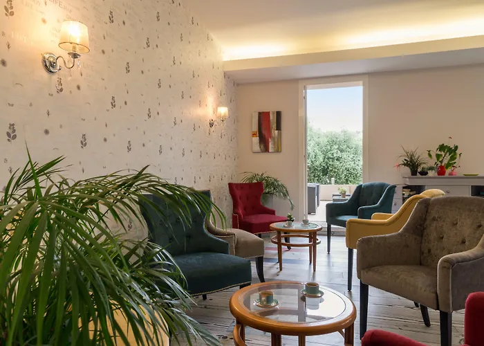 The Originals City, Hôtel Frisia, Beaulieu-sur-Mer (Inter-Hotel)