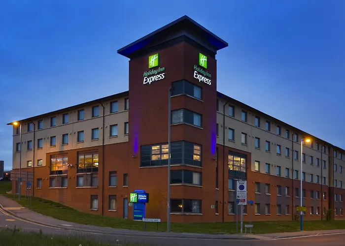 Hotel near College: Holiday Inn Express London Luton Airport By Ihg