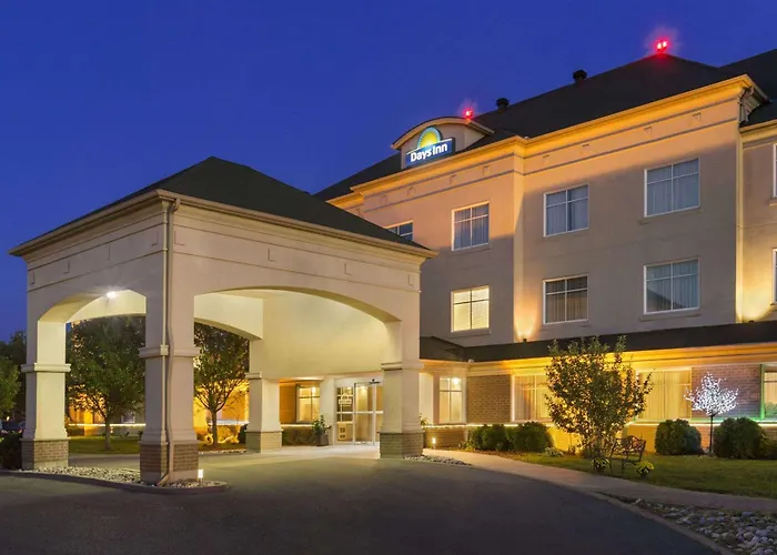 Hotel con vistas: Days Inn By Wyndham Ottawa Airport