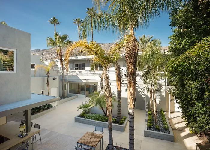 Airport Hotel: Movie Colony Hotel - Adults Only