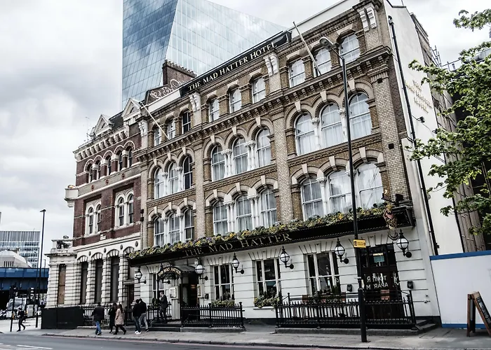 Hotel familiare: The Mad Hatter Hotel