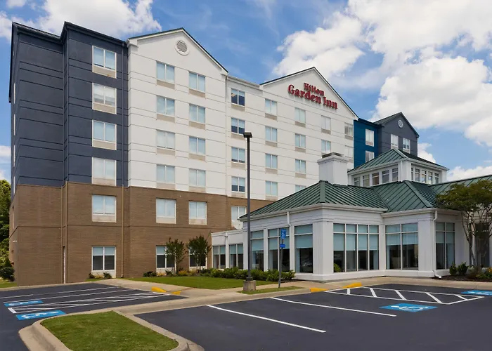 Luxury hotel only: Hilton Garden Inn Birmingham/Lakeshore Drive