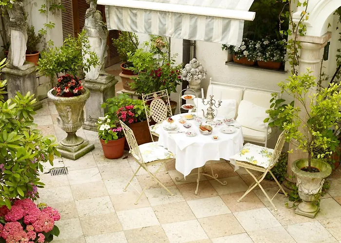 Romantic hotel: Hotel Opera