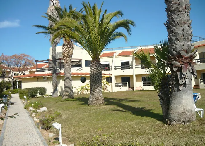 Praia Da Lota Beachfront Resort - Hotel & Apartments