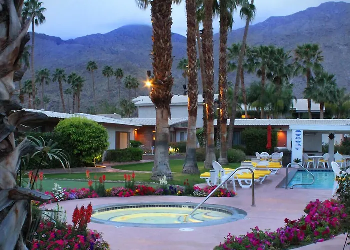 A PLACE IN THE SUN Hotel - ADULTS ONLY Big Units, 24h Heated Pool&Spa in 1 Acre Park Prime Location, DOG Friendly, TOP Midcentury Modern Boutique Hotel