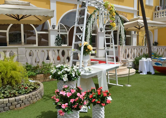  Mediterraneo Palace
