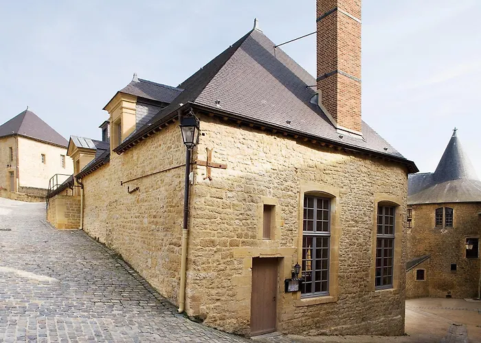 Le Château Fort De