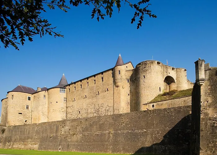 Le Château Fort De