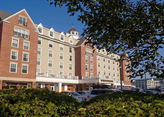 Salem Waterfront & Suites