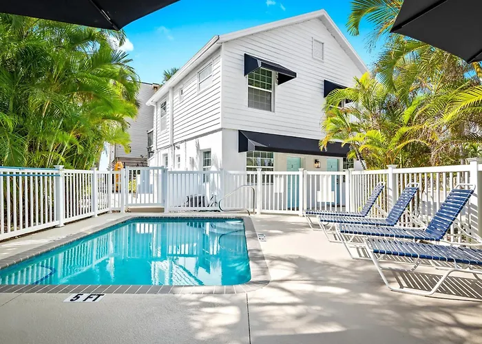 Parrot Beach Cottages Suite #1