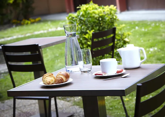 Brit Hotel Dinan - Taden