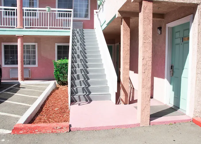Motels Discovery Inn