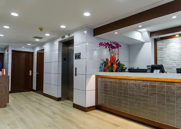 Family Hotel: Flushing Central Hotel 88
