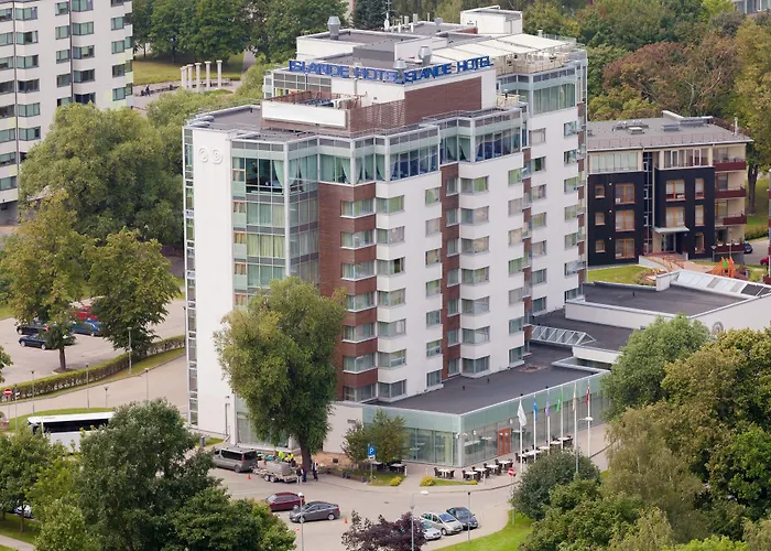 Hotel with view: Riga Islande Hotel With Free Parking