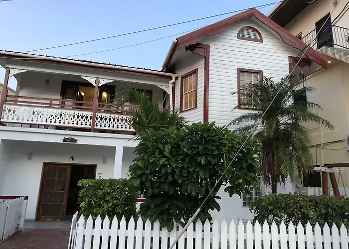 Cheap hotel: Coningsby Inn