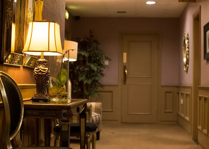 Anner Hotel
