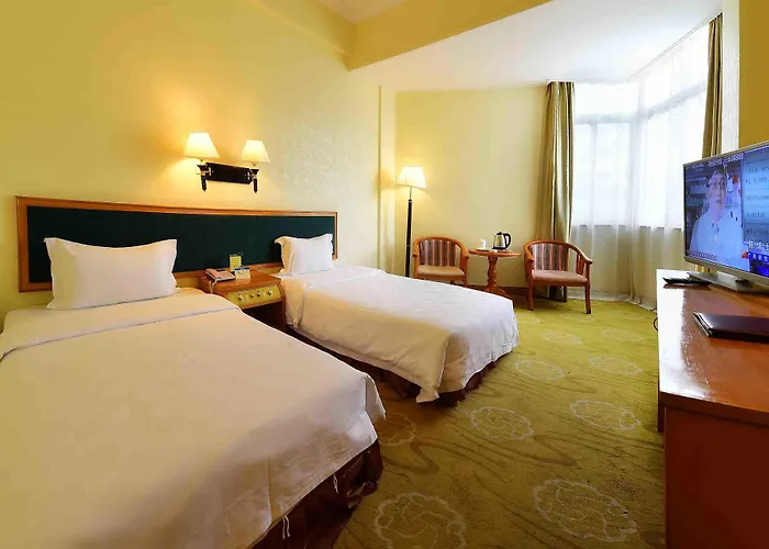 Cheap hotel: The Shenzhen Overseas Chinese Hotel, Luohu Railway Station