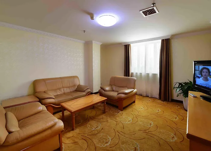 Cheap hotel: The Shenzhen Overseas Chinese Hotel, Luohu Railway Station