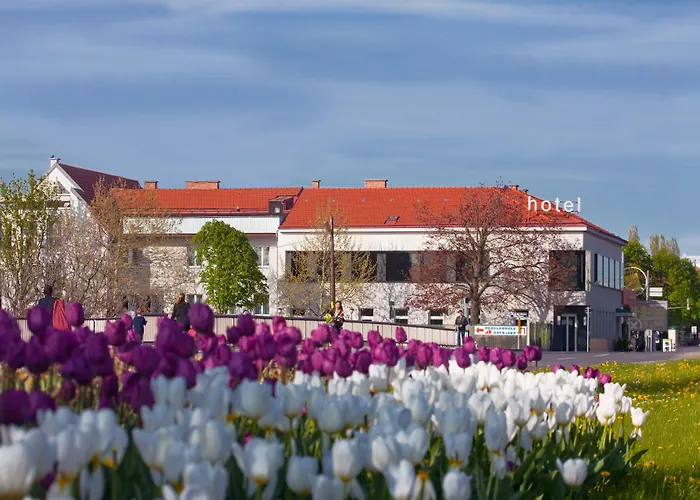  Strandhotel Alte Donau
