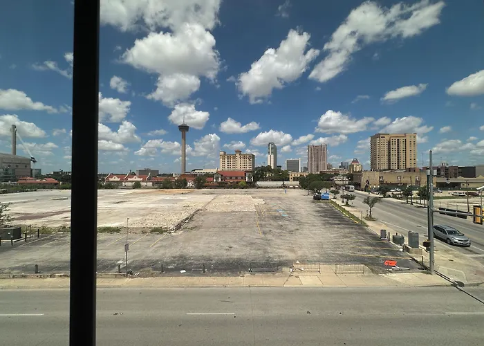Cityview Inn & Suites Downtown /Rivercenter Area