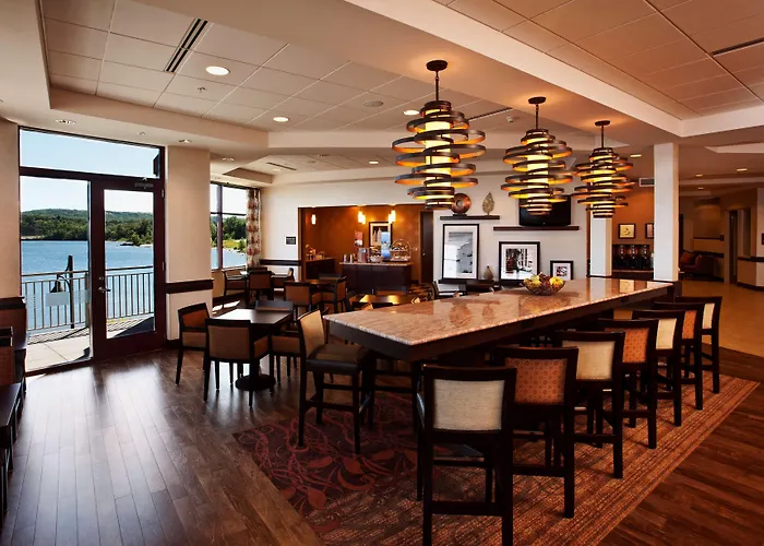 Hampton Inn Marquette-Waterfront