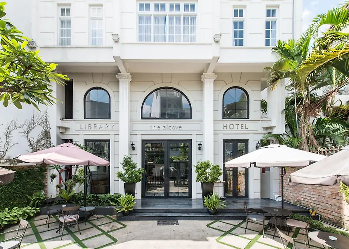 Cheap hotel: The Alcove Library Hotel