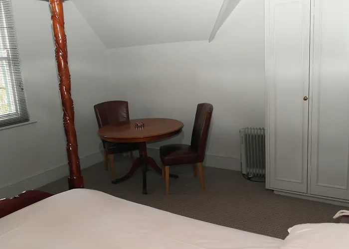 Wards Hotel & Restaurant