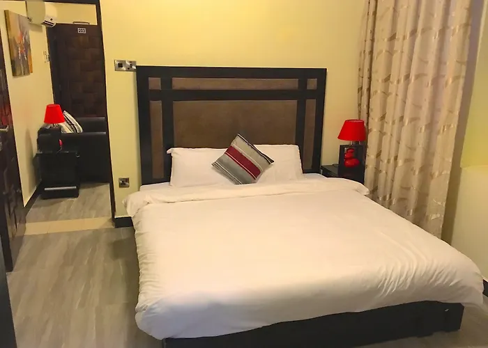 Hotel: New Avon Apartments