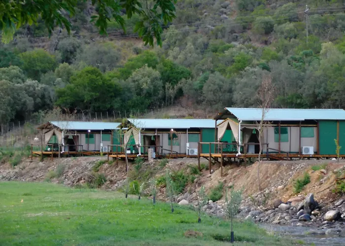 Old Mill Lodge, Seasonal Working Ostrich Farm & Restaurant, Oudtshoorn