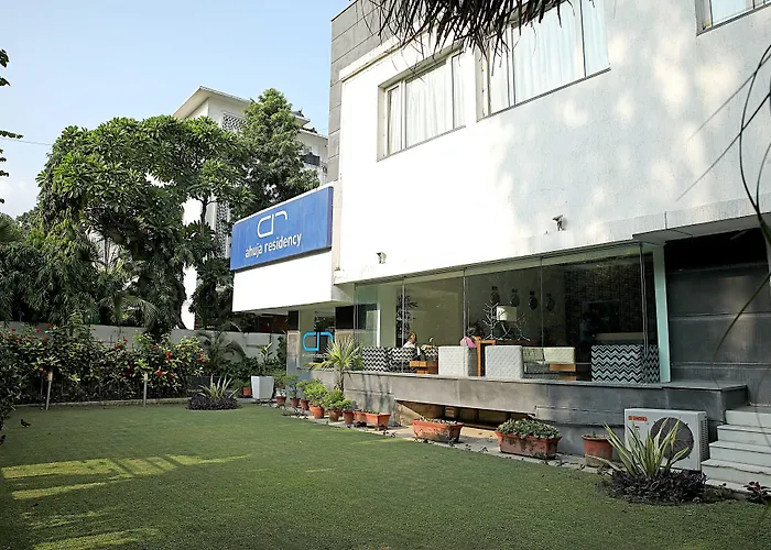 Golf hotel: Ahuja Residency Sunder Nagar